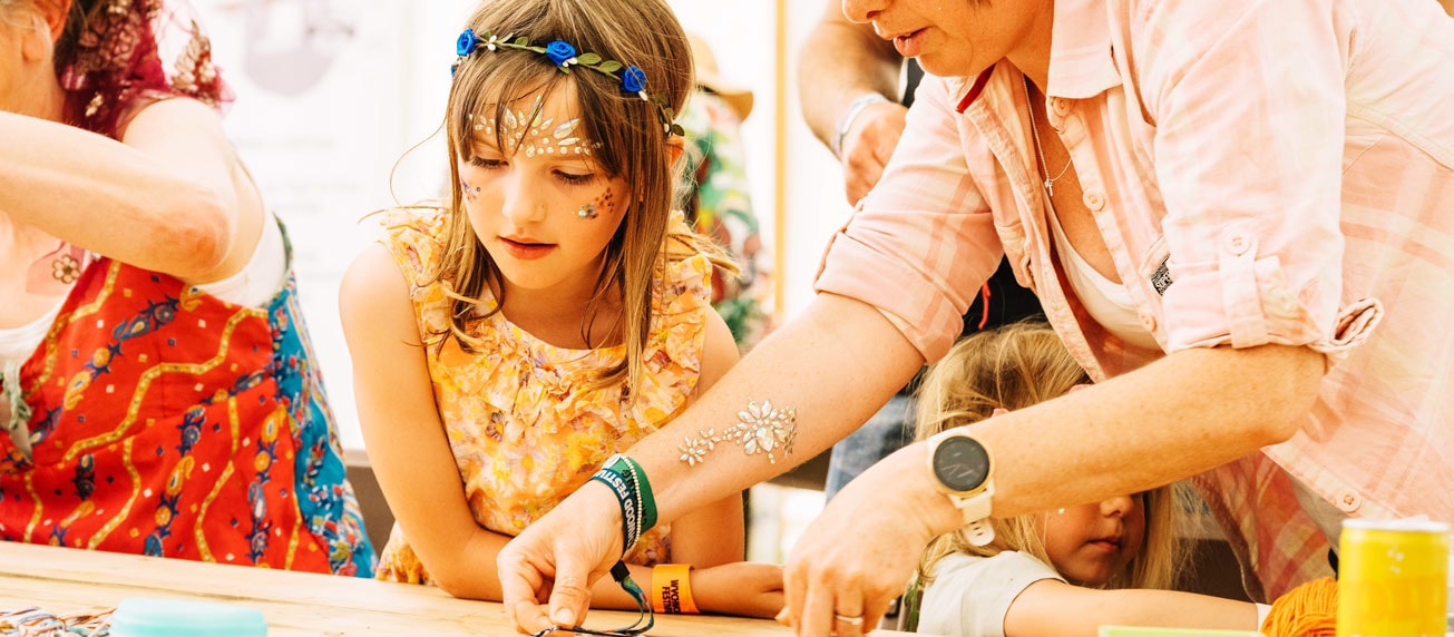 Wychwood Festival Making Decorative Fans Workshop With Chaz