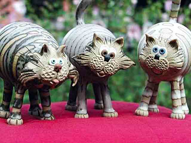 Muggins Pottery – leggy cats